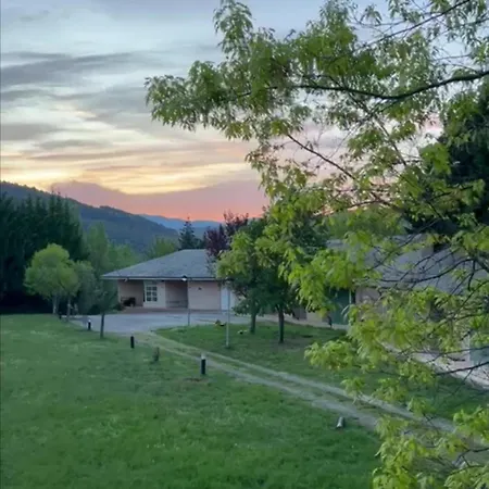 Yokai Camp Y Glamping En El Bierzo مكان تخييم *