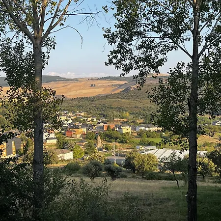 Yokai Camp Y Glamping En El Bierzo مكان تخييم *